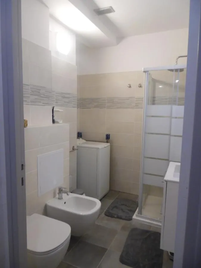 מנטון Joly 2 Pieces A 100 Mt De La Mer 0*,  צרפת