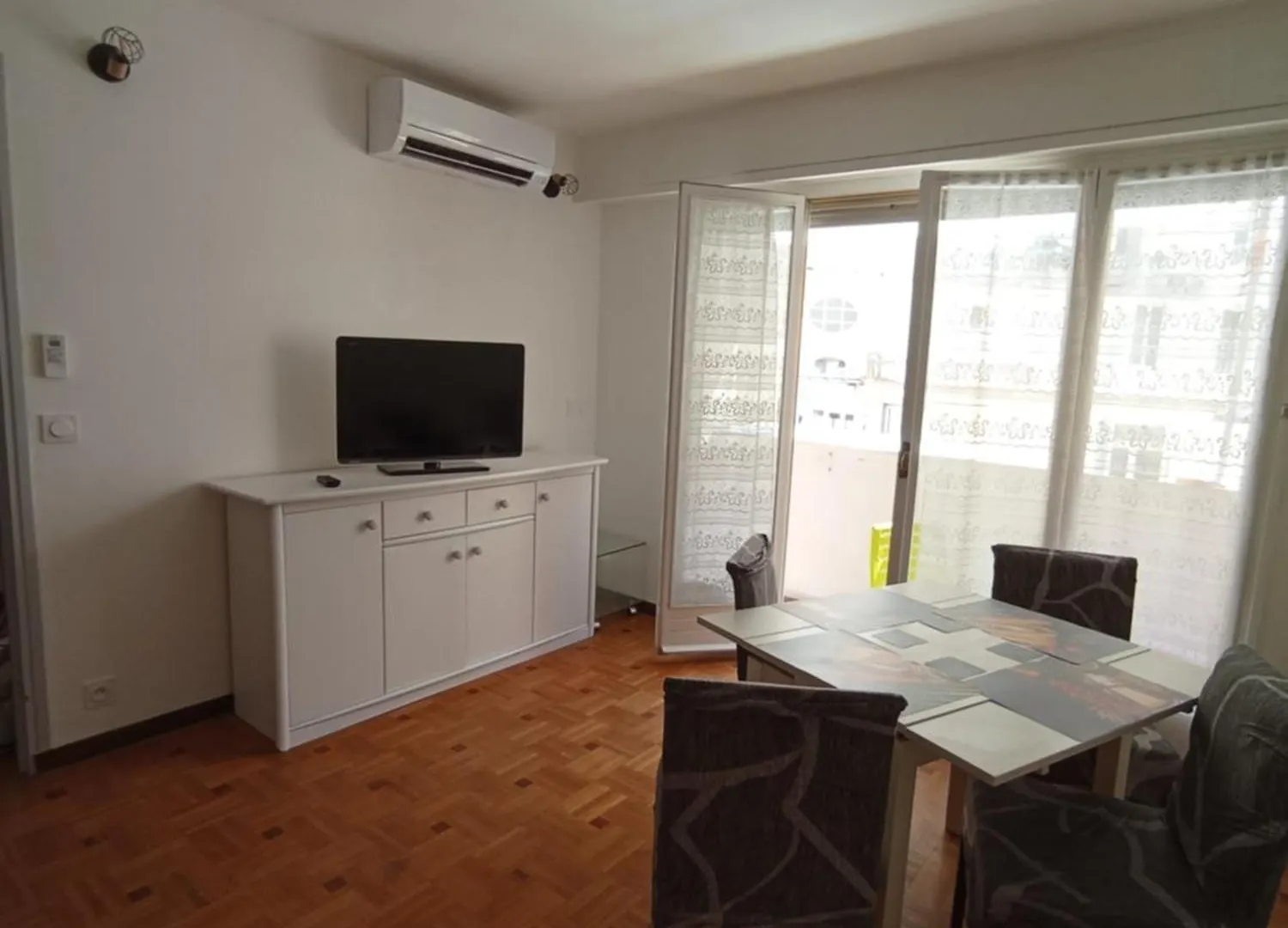Joly 2 Pieces A 100 Mt De La Mer Menton